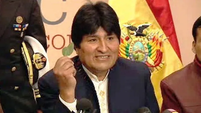 Evo Morales s lístkem koky