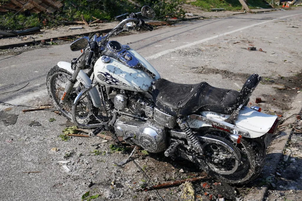 Během týdne se středem USA prohnala série tornád, která zanechala rozsáhlé škody v několika městech