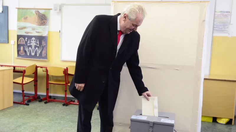 Miloš Zeman volí