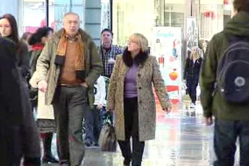 Češi loni vydělávali v průměru 23 598 korun, polepšili si o 900