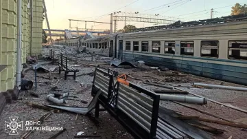 Následky ruského ostřelování ukrajinského města Lozova v Charkovské oblasti (5. srpna 2025)