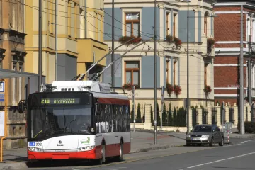 MHD v Opavě se omezuje. S vozy nemá kdo jezdit, pětina řidičů je nemocných