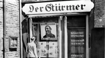 Prodej antisemitského týdeníku Der Stürmer