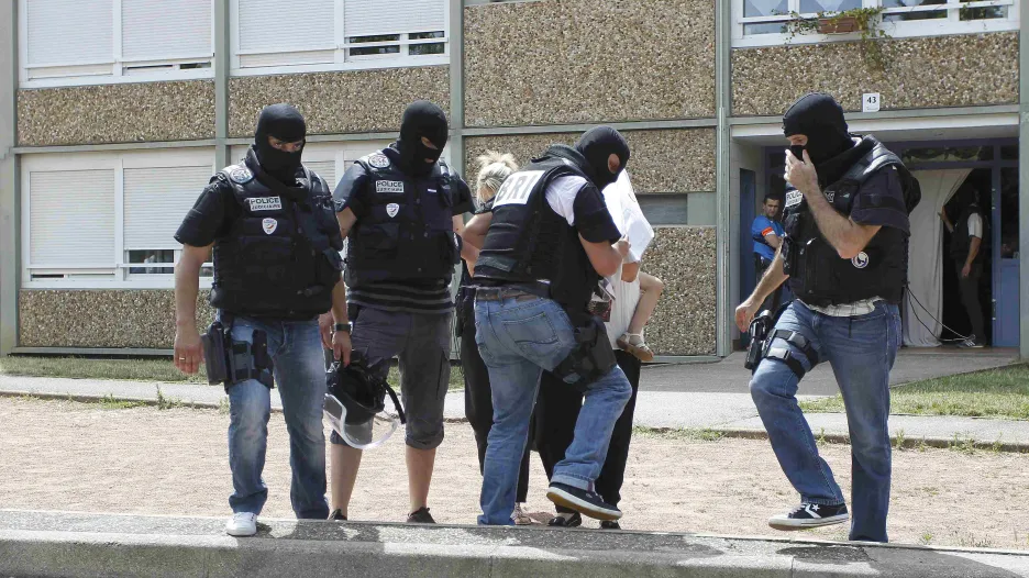 Policie při vyšetřování útoku zadržela několik osob - možných kompliců