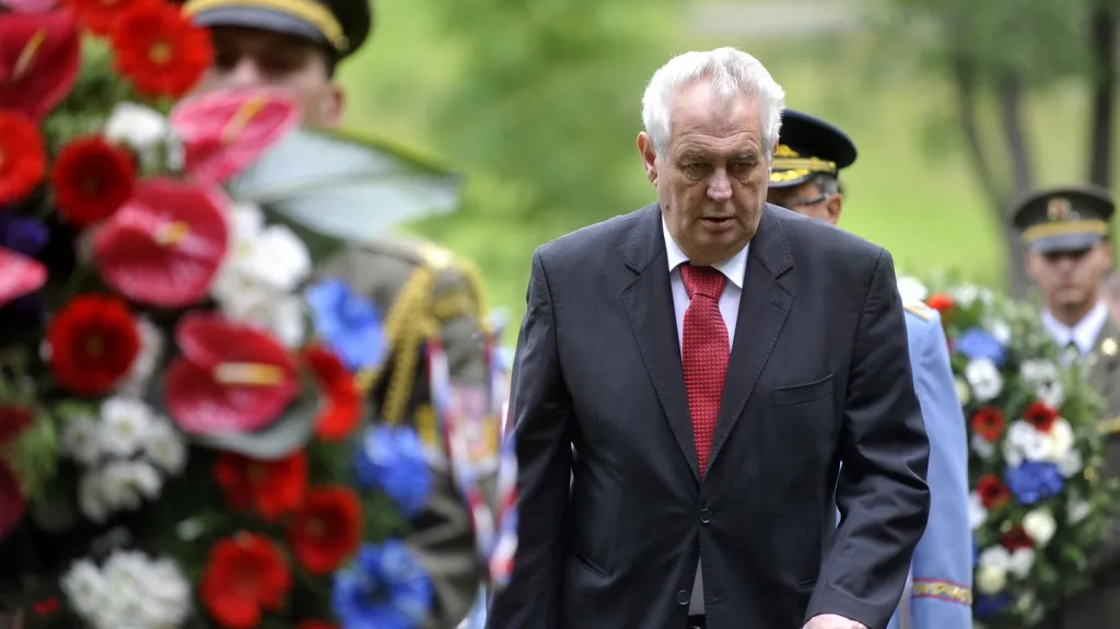 Prezident Zeman na pietní akci v Ležákách