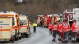 Záchranáři na místě srážky dvou vlaků v Bavorsku