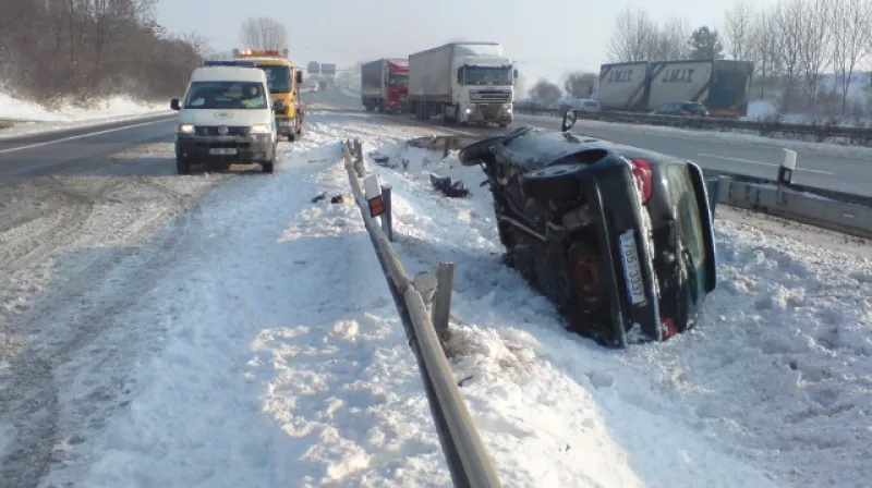 Nehoda osobního vozu na dálnici D1