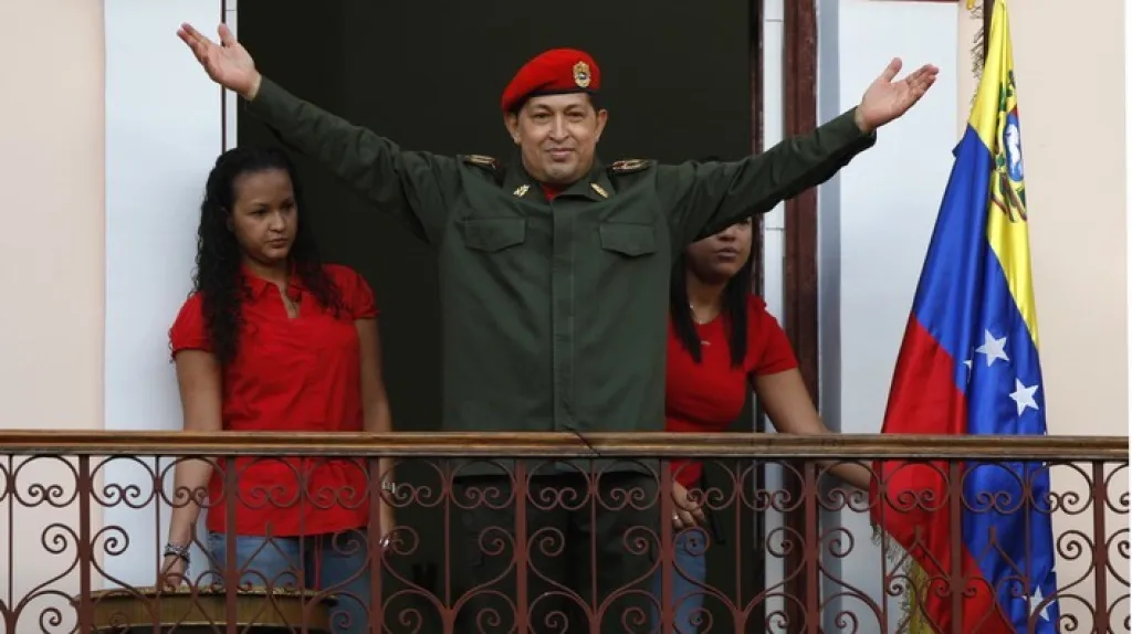Hugo Chávez zdraví příznivce po návratu z Kuby