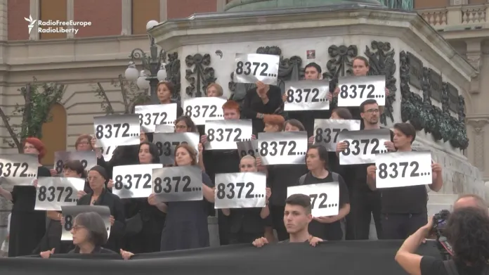 Aktivisté připomínají počet obětí srebrenického masakru