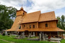 Hrubá stavba repliky kostela v Gutech je hotova. První bohoslužba by měla být v květnu