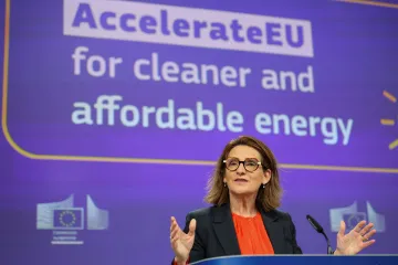 Komise navrhuje odklon od fosilních paliv či koordinaci v reakci na zdražování energií