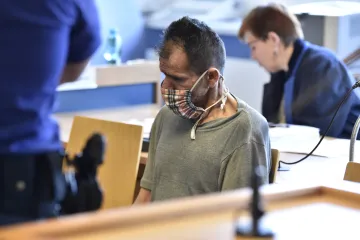 Soud zprostil obžaloby muže, který se původně přiznal k upálení bezdomovců. Nepodařilo se to prokázat