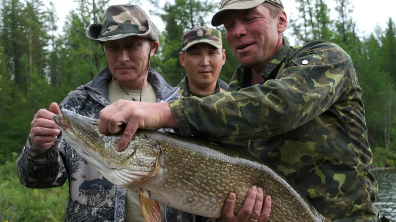 Spokojený lovec. Jinak než kapitálním úlovkem nemohla Putinova výprava skončit.