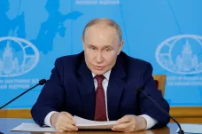 Putin chce po Ukrajině, aby se vzdala jihu a východu země. Jedná jako Hitler, reagoval Zelenskyj