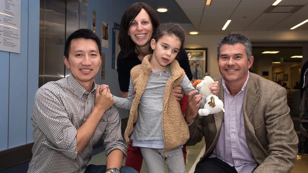 Mila s rodiči a doktorem Yu (vlevo)