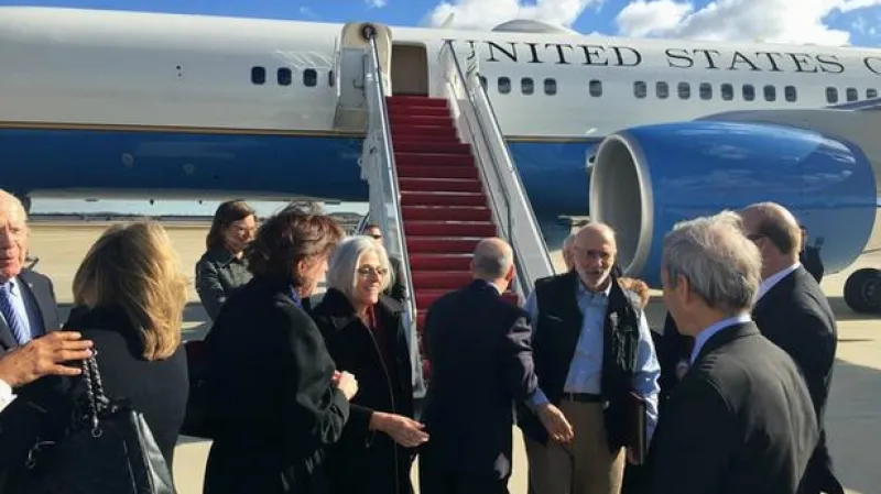 Alan Gross po příletu na americkou základnu Andrews