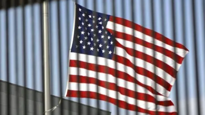 Na znamení smutku za Richarda Holbrookea vlála před americkým velvyslanectvím v Bosně vlajka na půl žerdi