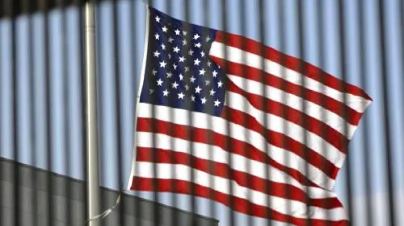 Na znamení smutku za Richarda Holbrookea vlála před americkým velvyslanectvím v Bosně vlajka na půl žerdi