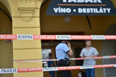 Policisté zadrželi muže, který měl v českobudějovické prodejně rukojmí. Ženu zachránili