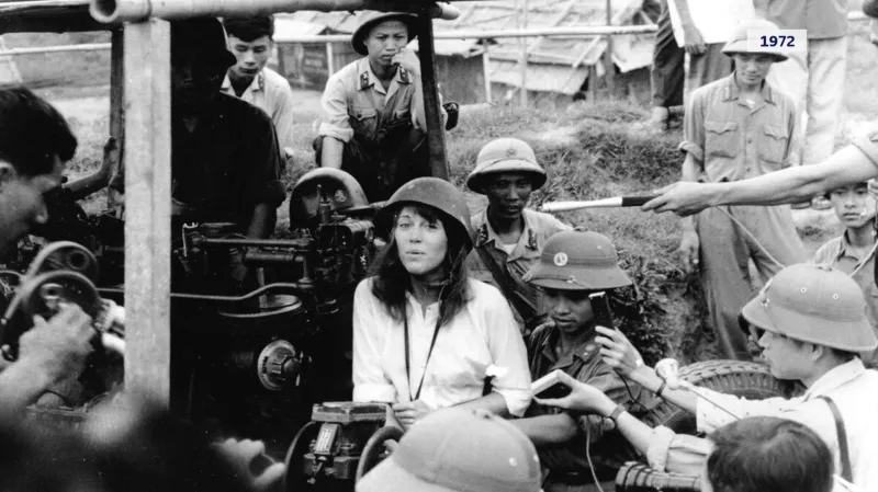 Jane Fondová se nechala vyfotit na kanónu v Hanoji