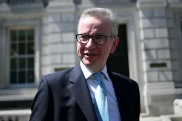 Gove podpořil v boji o post britského premiéra Sunaka, Trussová podle něj ztratila kontakt s realitou