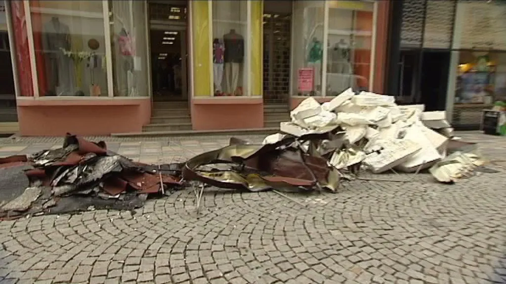Následky po noční bouři v centru Ostravy