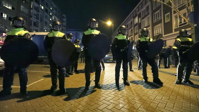 Okolí tureckého konzulátu v Rotterdamu jistí policie