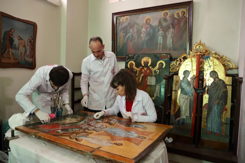 Restaurátoři v jednom z istanbulských kostelů obnovují sérii obrazů ze 16. století nazvanou Proměnění Páně