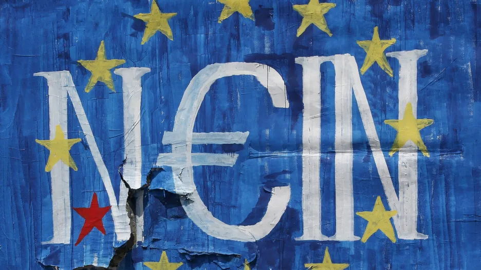 Graffiti v Aténách říká euru "Nein"
