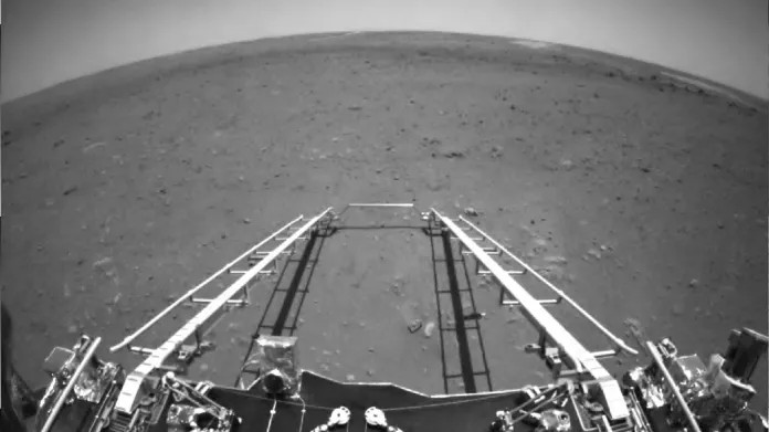 První snímky čínské sondy na Marsu