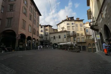 Poloprázdné Benátky, pusté Forum Romanum. Turisté se do italských ulic vrací jenom zvolna