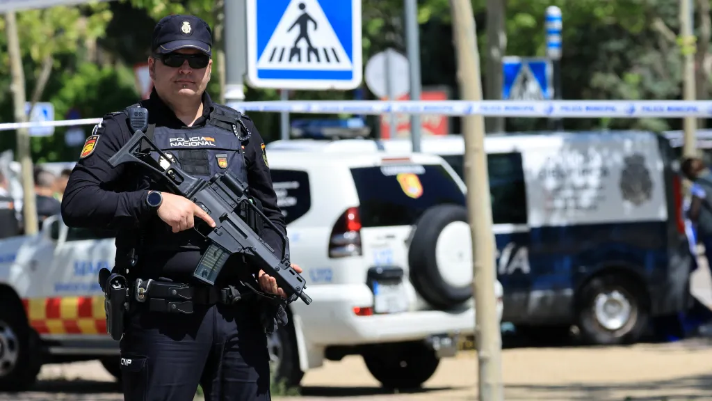 Příslušník španělské policie, archivní snímek