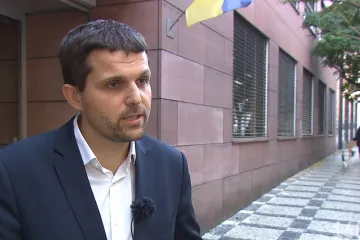 168 hodin: Hladík čeká na schůzku se Zemanem, zatímco policie zkoumá jeho telefon a počítač