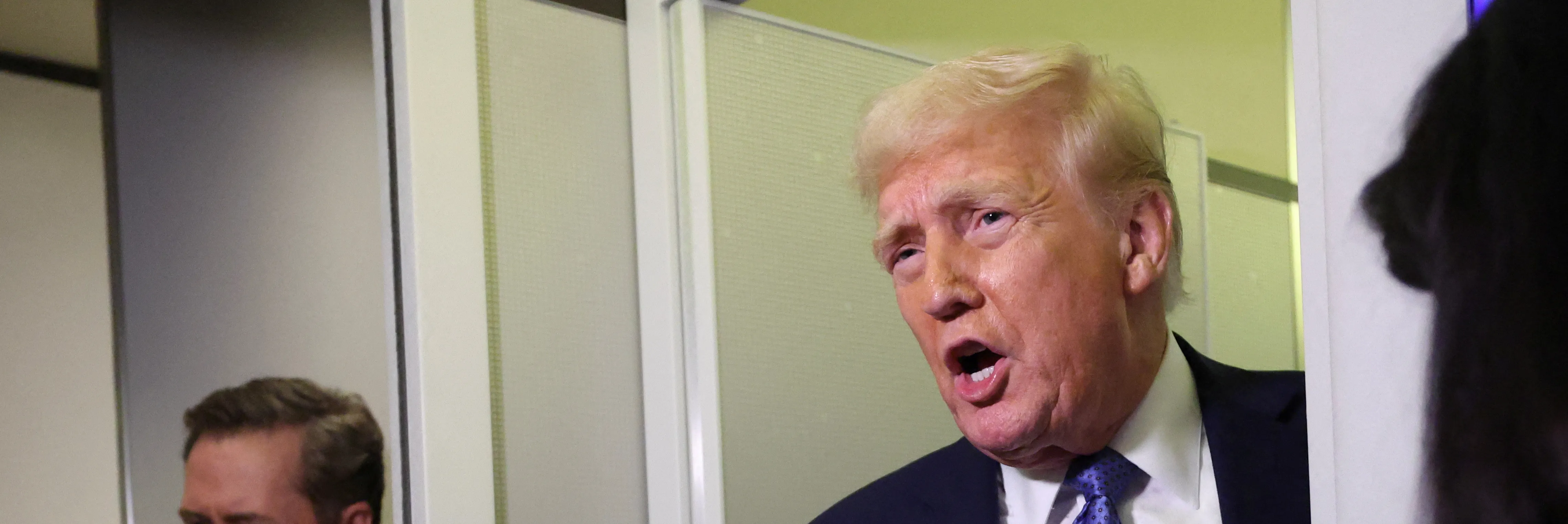 Trump řekl, že v úterý bude mluvit s Putinem