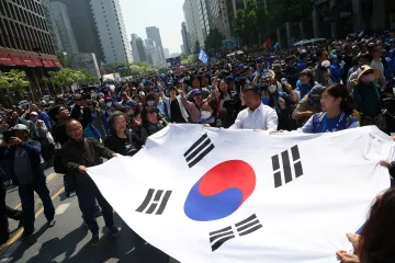 Kandidáti na prezidenta Jižní Koreje slibují vyřešení politické krize