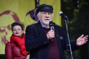 Zemřel první polistopadový rektor Univerzity Palackého, uznávaný amerikanista Josef Jařab