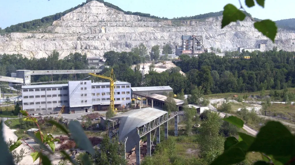 Pohled na vápencový lom ve Štramberku