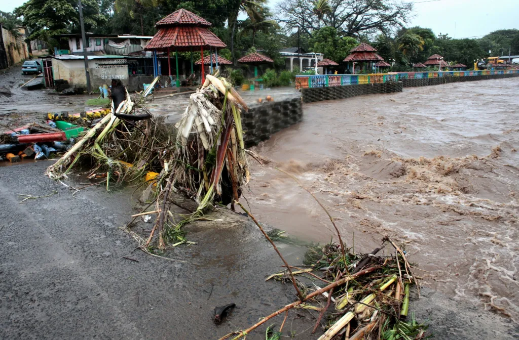 Tropická bouře Eta zasáhla Střední Ameriku. Nejvíce postižené země jsou Honduras a Nikaragua