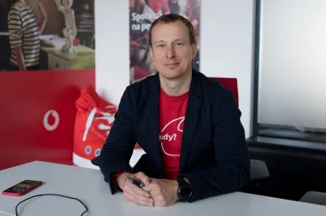 Na neomezená mobilní data si v Česku počkáme, tvrdí šéf Vodafonu