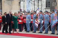 ZÁZNAM: Zuzanu Čaputovou přivítali s vojenskými poctami na Pražském hradě