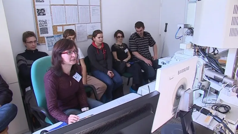 Práce s elektronovým mikroskopem