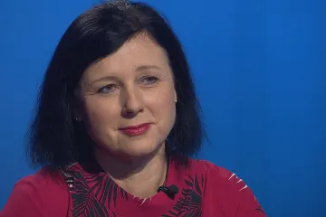 Nechtěla bych žít ve společnosti, která brání jít do politiky, říká eurokomisařka Jourová