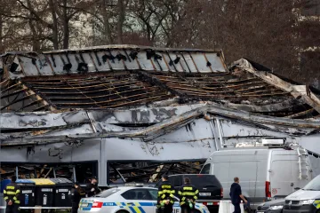 Čtyři obvinění z útoku na pardubickou zbrojovku zůstávají ve vazbě, soud zamítl jejich stížnosti