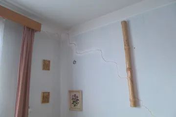 Podmáčené sklepy, popraskané zdi. Důlní voda už pět let ničí domy v Dolních Pochlovicích