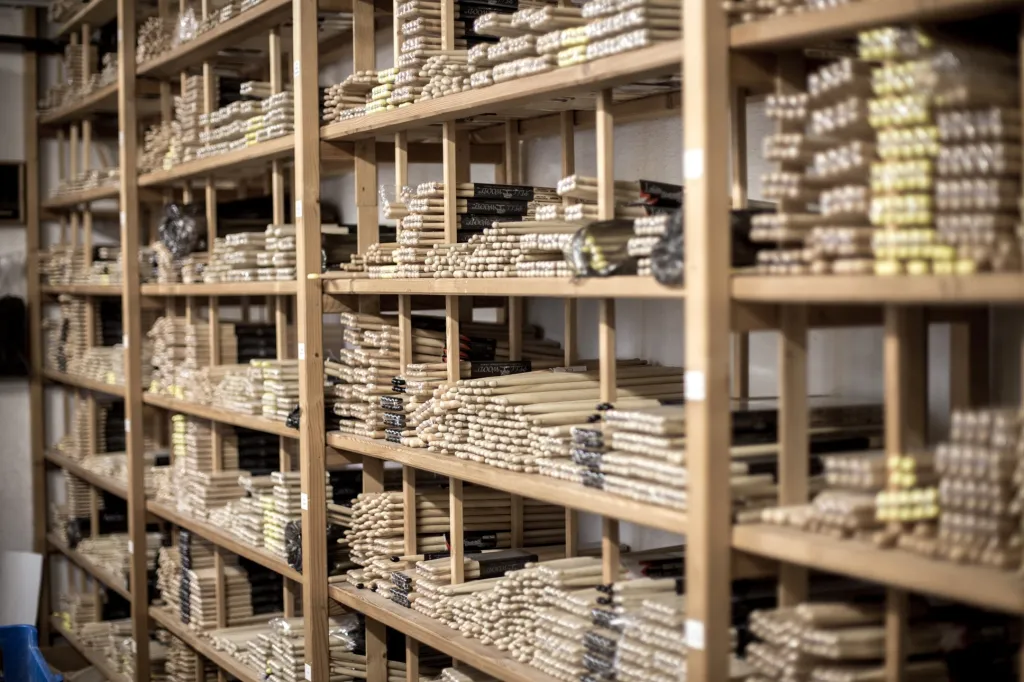 Kultuře a specificky muzice se v posledním roce kvůli koronaviru moc nedařilo. Koncerty se prakticky neodehrály žádné. Současný majitel firmy Vojtěch Pelíšek se ale vyjádřil, že jejich manufakturu tento fakt ve výrobě zásadně neomezil