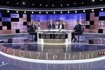 Útočný duel očima zpravodajů. Macron si zahrál na učitele, Le Penová se usmívala