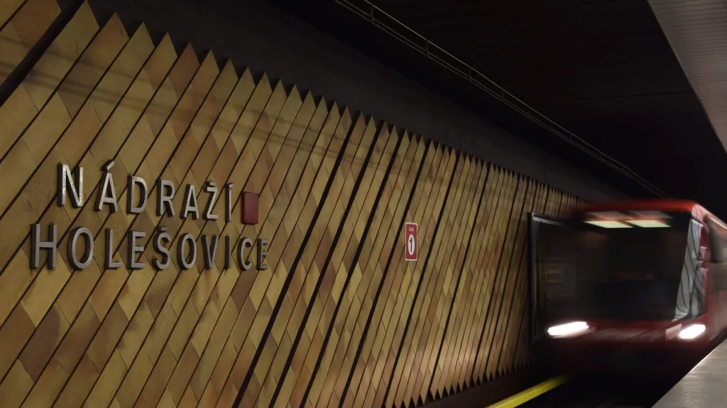 Metro ve stanici Nádraží Holešovice