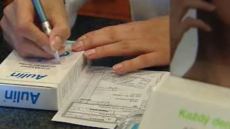 Lékárnice vydává léky