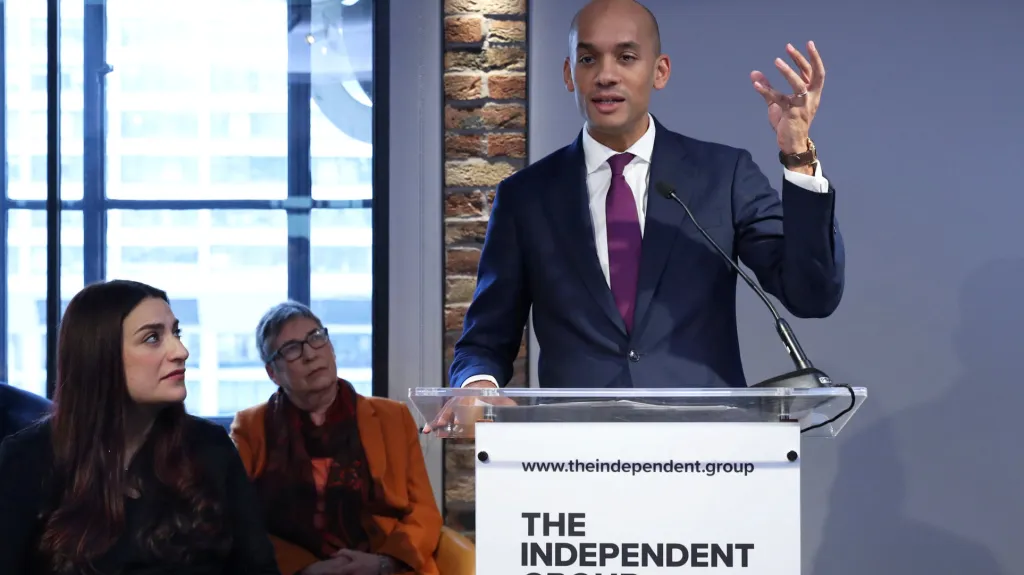 Poslanec Chuka Umunna ohlašuje odchod z řad labouristů