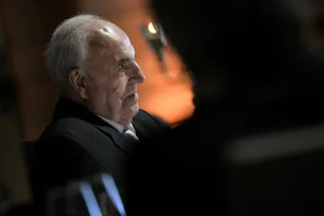 Kancléř sjednotitel slaví narozeniny a odhaluje dějiny